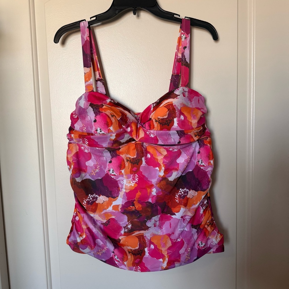 NWT Nicole Miller Vibrant Floral Women swim Top w/adjustable straps beach resort